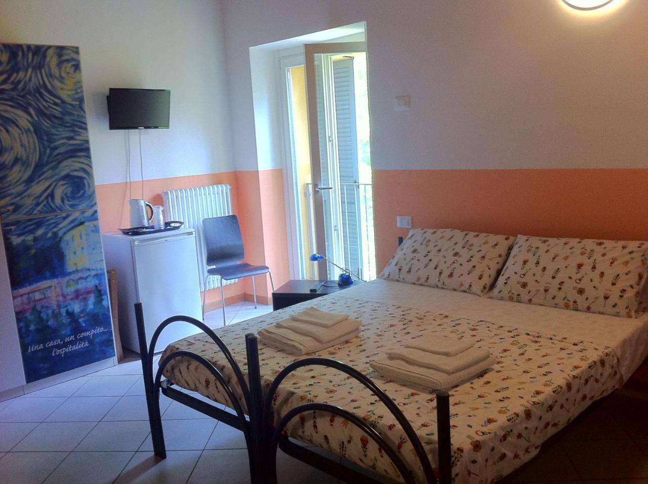 Ostello Residenza Molinatto Oggiono エクステリア 写真