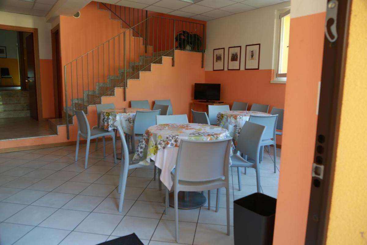 Ostello Residenza Molinatto Oggiono エクステリア 写真